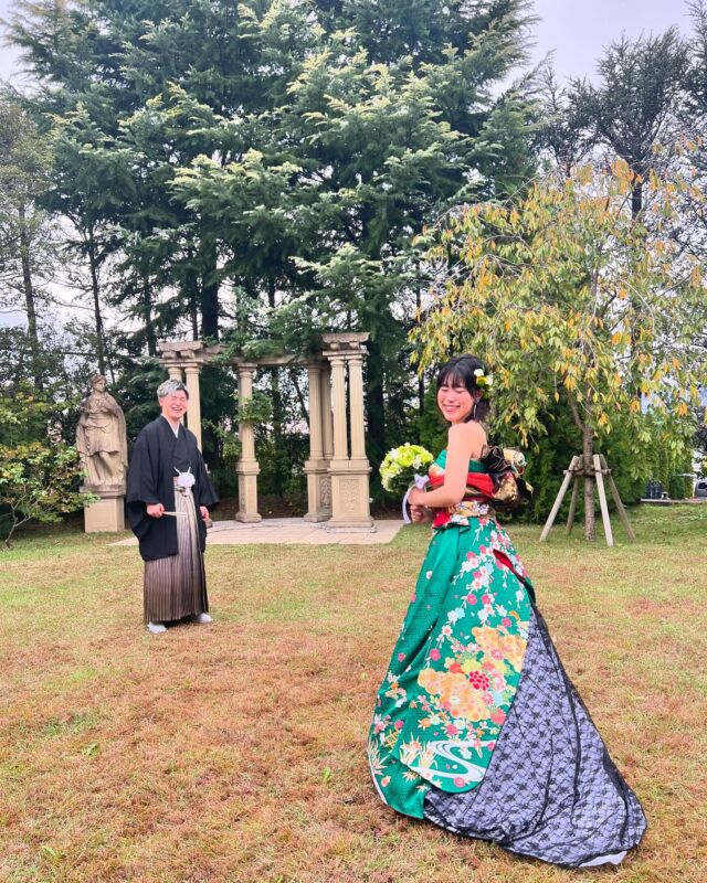 花嫁ヘア‎‪🩵

ご新婦様の振袖をアレンジしたオリエンタル和装✨

挙式とは雰囲気を変えてふんわりとしたダウンスタイル𓈒 𓂂𓏸
生花を使って可愛くアレンジ🌿‬
 
 #ダウンスタイル
 #ショートヘアアレンジ
 #生花アレンジ
 #オリエンタル和装 

Produce by
@ozbridal_official 
@ozbridal_yamanashi 
@ozbridal_slidshow 

@kings_well 

hairmake
@h.m.akky 

#オズブライダル
#ozbridal
#キングスウェルで結婚式 
.
.
特別なヘアメイクで、
大切な一日に寄り添います

ドレスショップだからこそできる
ドレス選びから当日まで
トータル視点でブライダルのプロが
一緒に花嫁姿を作り上げます🪄︎︎⋆*

𓂃𓂃𓂃𓂃𓂃𓂃𓂃𓂃𓂃𓂃𓂃𓂃𓂃

  ヘアメイク受付中です𓈒𓏸︎︎︎︎

 ▷ @weddiurlmaria_hairmake 

𓂃𓂃𓂃𓂃𓂃𓂃𓂃𓂃𓂃𓂃𓂃𓂃𓂃

  𝘞𝘌𝘋𝘋𝘐𝘜𝘙𝘓 𝘔𝘈𝘙𝘐𝘈

📍 山梨県中巨摩郡昭和町飯喰457-5

  𝖳𝖤𝖫  055-225-6307
  𝖨𝗇𝗌𝗍𝖺𝗀𝗋𝖺𝗆 @weddiurlmaria 

 
#ヘアメイク 
#ブライダルヘア 
#ウェディングヘア
#花嫁ヘア 
#持込みヘアメイク
#出張ヘアメイク
#山梨ヘアセット 
#山梨花嫁 
#関東花嫁
#山梨結婚式
#リゾートウェディング山梨 
#山梨ドレスショップ
#ウェデュールマリア
#レストランウェディング 
#フォトウェディング