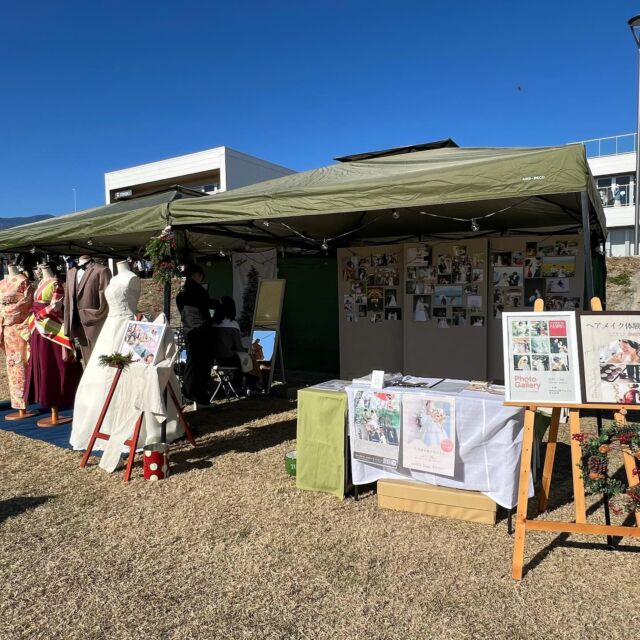 12月1日に行われた fumotto南アルプスでの
マルシェにご来場いただいた皆様ありがとうございました😊

初めての出展で、ヘアメイク体験や卒花様の写真展示をさせていただきましたが、ご来場されたたくさんの方々にウェデュール・マリアを知っていただきとても良い経験になりました。

また卒花様たちも遊びに来ていただき
改めて担当させていただけたことに感謝いたします😌🤍

またイベントに参加させていただく機会がございましたら
告知いたしますのでご参加お待ちしております💐

𓂃𓈒𓂃𓈒𓂃𓈒𓂃𓈒𓂃𓈒𓂃𓈒𓂃𓈒𓂃𓈒𓂃𓈒𓂃𓈒𓂃𓈒𓂃𓈒𓂃

  𝘞𝘌𝘋𝘋𝘐𝘜𝘙𝘓 𝘔𝘈𝘙𝘐𝘈

📍 山梨県中巨摩郡昭和町飯喰457-5

  𝖳𝖤𝖫  055-225-6307
  𝖨𝗇𝗌𝗍𝖺𝗀𝗋𝖺𝗆 @weddiurlmaria 
  @weddiurlmaria_hairmake 
  @kimono_weddiurl 

#山梨マルシェ #fumotto南アルプス #ヘアメイク体験 #ウェデュールマリア #ダンスイベント #キッチンカー #山梨ヘアメイク
