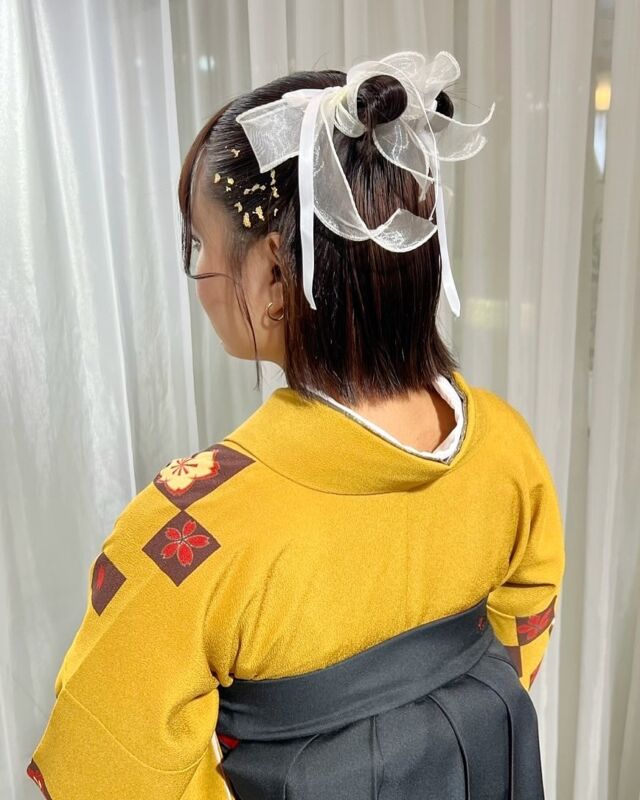 卒業式ヘア️🩵

2種類のリボンと金箔を組みあわせてアレンジ🎀

 #ボブヘアアレンジ

𓂃𓂃𓂃𓂃𓂃𓂃𓂃𓂃𓂃𓂃𓂃𓂃𓂃𓂃𓂃

2026年袴レンタル✨

二尺袖、振袖袴、先生袴…🎓🌸

可愛い袴コーディネートは
ウェデュールマリアへお任せ下さい‪🤍

【袴レンタル】16,500円～

コーディネーターが
お客様のご希望に寄り添います＊

ヘアメイク、撮影もご相談ください📸

さらに、
当店でご成約頂いたお客様に限り
お友達ご紹介キャンペーンも行っております✨️
紹介特典：Amazonギフト券3,000円分

詳しくはお電話または、公式LINEよりお問い合わせください。

𓂃𓂃𓂃𓂃𓂃𓂃𓂃𓂃𓂃𓂃𓂃𓂃𓂃𓂃𓂃

  試着予約は公式LINEにて受付中です𓈒𓏸︎︎︎︎ 

 ▷ @weddiurlmaria

𓂃𓂃𓂃𓂃𓂃𓂃𓂃𓂃𓂃𓂃𓂃𓂃𓂃𓂃𓂃

  𝘞𝘌𝘋𝘋𝘐𝘜𝘙𝘓 𝘔𝘈𝘙𝘐𝘈

📍 山梨県中巨摩郡昭和町飯喰457-5

  𝖳𝖤𝖫  055-225-6307
  𝖨𝗇𝗌𝗍𝖺𝗀𝗋𝖺𝗆 👗@weddiurlmaria 
  𝖨𝗇𝗌𝗍𝖺𝗀𝗋𝖺𝗆 💄@weddiurlmaria_hairmake

 
#卒業式 #卒業式袴 #卒業袴 #袴 #山梨着物レンタル #山梨成人式 #成人式 #ヘアメイク #着物 #kimono #着物ヘア #成人式撮影 #成人式前撮り #卒業袴 #卒業式ヘア前撮り #前撮り#撮影 #撮影会 #ウェデュールマリア