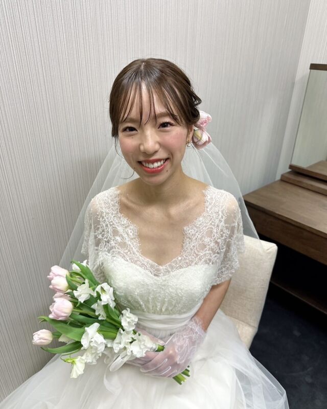 花嫁ヘアメイク🩷

ふわふわシニヨンにピンクのチューリップ🌷

360度どこから見ても華やかです𓂃 ◌‬𓈒𓋪‪
 

👗@weddiurlmaria 
💄@amini.c0 

.
Produce by
@ozbridal_official 
@ozbridal_yamanashi 
@ozbridal_slidshow 

.
#オズブライダル
#ozbridal
.
.
特別なヘアメイクで、
大切な一日に寄り添います

ドレスショップだからこそできる
ドレス選びから当日まで
トータル視点でブライダルのプロが
一緒に花嫁姿を作り上げます🪄︎︎⋆*

𓂃𓂃𓂃𓂃𓂃𓂃𓂃𓂃𓂃𓂃𓂃𓂃𓂃

  ヘアメイク受付中です𓈒𓏸︎︎︎︎

 ▷ @weddiurlmaria_hairmake 

𓂃𓂃𓂃𓂃𓂃𓂃𓂃𓂃𓂃𓂃𓂃𓂃𓂃

  𝘞𝘌𝘋𝘋𝘐𝘜𝘙𝘓 𝘔𝘈𝘙𝘐𝘈

📍 山梨県中巨摩郡昭和町飯喰457-5

  𝖳𝖤𝖫  055-225-6307
  𝖨𝗇𝗌𝗍𝖺𝗀𝗋𝖺𝗆 @weddiurlmaria 

 
#ヘアメイク 
#ブライダルヘア 
#ウェディングヘア
#花嫁ヘア 
#持込みヘアメイク
#出張ヘアメイク
#山梨ヘアセット 
#山梨花嫁 
#関東花嫁
#山梨結婚式
#リゾートウェディング山梨 
#山梨ドレスショップ
#ウェデュールマリア
#レストランウェディング 
#リゾートウェディング 
#ウェディングドレス
#フォトウェディング 
#ヘアアレンジ
#前撮りヘア
#みんなのウェディング
#ウェディングニュース 
#dressy花嫁 
#プラコレ #マリクル