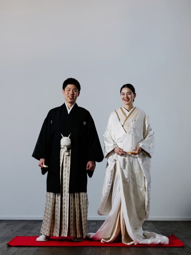 和装花嫁🤍

格式高い装いで日本人女性らしい
美しさを引き立てる白無垢＊

神前式だけではなく、
前撮りやフォトウェディングにもおすすめです。

白無垢姿の花嫁様をご紹介♪

気になるコーディネートはありましたか？
保存してスタッフに伝えてね👆🏻♡

…

契約特典＆持ち込み料負担キャンペーン実施中！
式場紹介も承っております
自分たちに合う衣裳、会場がわからない etc....
まずはお気軽にご連絡ください📞✉️

𓂃𓂃𓂃𓂃𓂃𓂃𓂃𓂃𓂃𓂃𓂃𓂃𓂃

𝘞𝘌𝘋𝘋𝘐𝘜𝘙𝘓 𝘔𝘈𝘙𝘐𝘈

📍 山梨県中巨摩郡昭和町飯喰457-5

  𝖳𝖤𝖫  055-225-6307
  Instagram 👗 @weddiurlmaria
  Instagram 👘 @kimono_weddiurl 

#結婚式 
#フォトウェディング
#プレ花嫁 
#ドレス試着 
#ヘアメイク
#山梨花嫁 
#山梨結婚式 
#山梨ドレスショップ
#紋付袴
#着物
