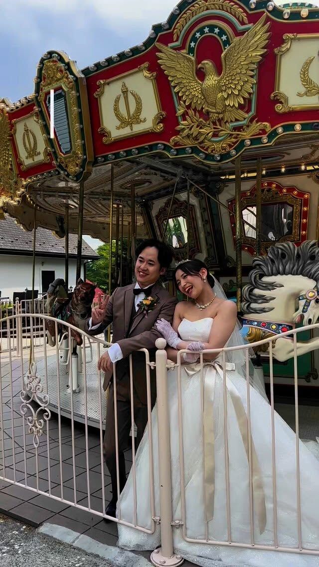 リゾートウェディング🎠🌿

ウェディングドレスは大人気🤍
 「KIYOKO HATA」×「marry」コラボウェディングドレス✨

タキシードは優しいブラウンカラーでナチュラルな雰囲気がとても萌木の村様に合っています🌿✨

笑顔が素敵なお二人☺️
とても楽しい結婚式でした🎶

••••••••

👗WD125 
@kiyoko_hata 
@marryxoxo_wd 

#kiyokohata 
#キヨコハタ 
#marry 
#マリー 
#ウェディングドレス 

🤵🏻T-37
@wwtuxedo 

#ブラウンタキシード 

•

@moeginomurapr 
@ozbridal_official 
@ozbridal_yamanashi 

#萌木の村 
#オズブライダル 

…

契約特典＆持ち込み料負担キャンペーン実施中/
式場紹介も承っております
自分たちに合う衣裳、会場がわからない etc....
まずはお気軽にご連絡ください📞✉️

𓂃𓂃𓂃𓂃𓂃𓂃𓂃𓂃𓂃𓂃𓂃𓂃𓂃

𝘞𝘌𝘋𝘋𝘐𝘜𝘙𝘓 𝘔𝘈𝘙𝘐𝘈

📍 山梨県中巨摩郡昭和町飯喰457-5

  𝖳𝖤𝖫  055-225-6307

#結婚式 #ドレス #タキシード 
#ウェディングドレス #カラードレス #タキシード 
#プレ花嫁 #dressy花嫁 
#ドレス試着 
#ヘアメイク 
#ブライダルヘア 
#花嫁ヘア 
#山梨花嫁 
#関東花嫁 
#山梨結婚式 
#山梨ドレスショップ
