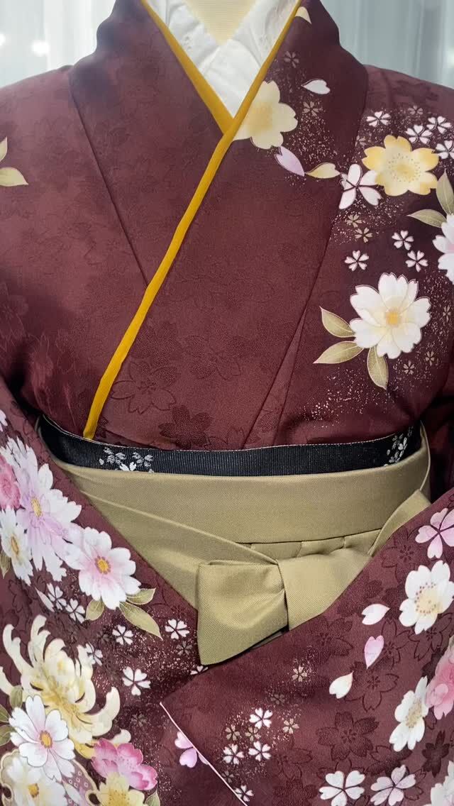 卒業式袴コーディネート🩵

..

二尺袖、振袖袴、先生袴…🎓

可愛い袴コーディネートは
ウェデュールマリアへお任せ下さい‪🤍

【袴レンタル】16,500円～

コーディネーターが
お客様のご希望に寄り添います＊

ヘアメイク、撮影もご相談ください📸

さらに、
当店でご成約頂いたお客様に限り
お友達ご紹介キャンペーンも行っております✨️

詳しくはお電話または、公式LINEよりお問い合わせください。

𓂃𓂃𓂃𓂃𓂃𓂃𓂃𓂃𓂃𓂃𓂃𓂃𓂃𓂃𓂃

  試着予約は公式LINEにて受付中です𓈒𓏸︎︎︎︎ 

 ▷ @weddiurlmaria

𓂃𓂃𓂃𓂃𓂃𓂃𓂃𓂃𓂃𓂃𓂃𓂃𓂃𓂃𓂃

  𝘞𝘌𝘋𝘋𝘐𝘜𝘙𝘓 𝘔𝘈𝘙𝘐𝘈

📍 山梨県中巨摩郡昭和町飯喰457-5

  𝖳𝖤𝖫  055-225-6307
  𝖨𝗇𝗌𝗍𝖺𝗀𝗋𝖺𝗆 👗@weddiurlmaria 
  𝖨𝗇𝗌𝗍𝖺𝗀𝗋𝖺𝗆 💄@weddiurlmaria_hairmake

 

#卒業袴コーディネート
#卒業袴コーデ
#山梨着物レンタル 
#山梨成人式 
#kimono 
#着物ヘア 
#成人式撮影 
#前撮り