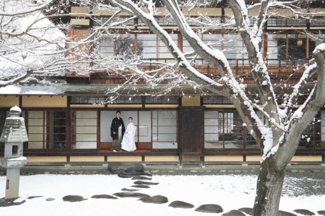 ❄︎.*⁡
雪景色の中での和装撮影 ───────​
自然と建築、衣裳が調和した
特別な一日でした。

四季のある日本だからこその、最高の演出。

​───────​───────​────
⁡
桜、ひまわり、紅葉、雪景色etc...
季節ごとに変わるシチュエーションで
大切な思い出を残しましょう。

撮影枠には限りがありますので
お早めにご相談ください📩

詳しくは問い合わせください ▷▶▷
DM @weddiurlmaria 
TEL 055-225-6307

何も決まっていなくても大丈夫です！
その他ロケーション撮影、スタジオ撮影プランございます。
おふたりに合ったフォトウェディングを見つけましょう‪ 𓈒𓏸

𓂃𓂃𓂃𓂃𓂃𓂃𓂃𓂃𓂃𓂃𓂃𓂃𓂃𓂃𓂃

結婚式をお考えの新郎新婦様！
式場紹介も承っております𓈒𓏸︎︎︎︎ 
まずはお問い合わせください✨️

 ▷ @weddiurlmaria

𓂃𓂃𓂃𓂃𓂃𓂃𓂃𓂃𓂃𓂃𓂃𓂃𓂃𓂃𓂃

  𝘞𝘌𝘋𝘋𝘐𝘜𝘙𝘓 𝘔𝘈𝘙𝘐𝘈

📍 山梨県中巨摩郡昭和町飯喰457-5

  𝖳𝖤𝖫  055-225-6307
  𝖨𝗇𝗌𝗍𝖺𝗀𝗋𝖺𝗆 👗@weddiurlmaria 
  𝖨𝗇𝗌𝗍𝖺𝗀𝗋𝖺𝗆 💄@weddiurlmaria_hairmake

#和装 #山梨ロケーションフォト 
#前撮り
#ロケーションフォトウェディング
#フォトウェディング