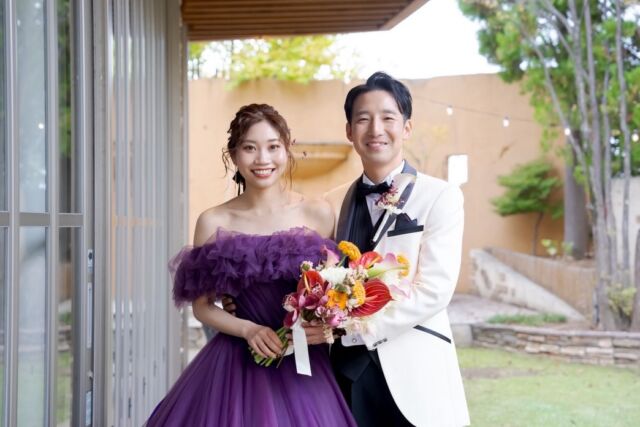 happy wedding 💜

昨年、レストラン ラ・クール様で挙げられたおふたりより
素敵なお写真をいただきました📸

カラードレスは
"切ないほどに美しい花嫁 " を表現する大人気ブランド
@isamumorita136 のパープルドレスをお選びいただきました🪻

【IN-252 （PU）】

ウェデュール・マリアでは
イサムモリタのドレスを豊富に取り揃えています👗✨

開放感のあるガーデンにも映える1着です♪
この度はおめでとうございます🌼

.

#ラクールウェディング
#isamumorita 
#イサムモリタ 
#パープルドレス

.

𓂃𓂃𓂃𓂃𓂃𓂃𓂃𓂃𓂃𓂃𓂃𓂃𓂃

  𝘞𝘌𝘋𝘋𝘐𝘜𝘙𝘓 𝘔𝘈𝘙𝘐𝘈

📍 山梨県中巨摩郡昭和町飯喰457-5

  𝖳𝖤𝖫  055-225-6307
  𝖨𝗇𝗌𝗍𝖺𝗀𝗋𝖺𝗆 @weddiurlmaria 

 
𓂃𓂃𓂃𓂃𓂃𓂃𓂃𓂃𓂃𓂃𓂃𓂃𓂃