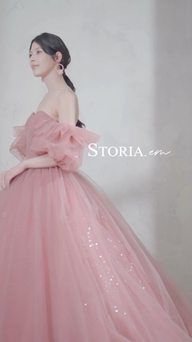 NEW COLLECTION 🎀‎🤍

ドレス入荷しました👗✨
⁡

キラキラのスカートにプレーンなドレープの装飾、2段階で取り外しができるパフスリーブとフリルモチーフ。
「どんな花嫁様にもフィットする」ブランドコンセプトのもと作られたトレンド要素を盛り込んだ一着です。

CD164

#アトリエエム
#ピンクドレス
#袖付きドレス 

@atelier.em 

⁡
＼契約特典&持込料負担キャンペーン実施中／

式場紹介も承っております。
自分たちに合う衣裳、会場がわからない etc...

まずはお気軽にお問い合わせください♪

𓂃𓂃𓂃𓂃𓂃𓂃𓂃𓂃𓂃𓂃𓂃𓂃𓂃

  𝘞𝘌𝘋𝘋𝘐𝘜𝘙𝘓 𝘔𝘈𝘙𝘐𝘈

📍 山梨県中巨摩郡昭和町飯喰457-5

  𝖳𝖤𝖫  055-225-6307
  𝖨𝗇𝗌𝗍𝖺𝗀𝗋𝖺𝗆 @weddiurlmaria