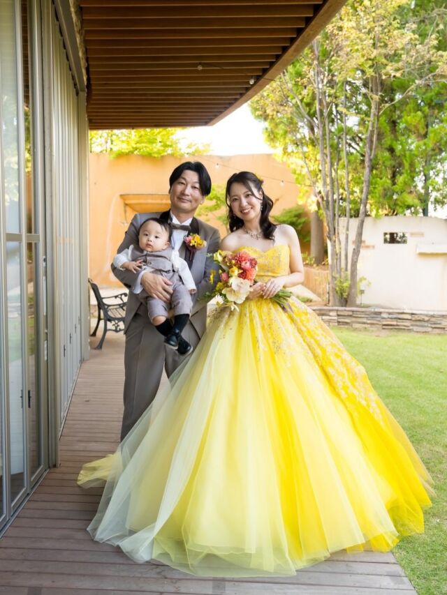 wedding report 💛

昨年、レストラン ラ・クール様で挙げられたお客様より素敵なお写真をいただきました♪

ビタミンカラーが目を惹くイエロードレスと、総レースのスッキリしたAラインドレスをお選びいただきました！
ご新郎様とリンクコーデしたお子様も可愛すぎます😍

心温まる素敵なファミリーでした💐

...

#ラクールウェディング
#レストランウェディング
#イエロードレス
#ルルフェリーチェ
#Lulufelice

.

𓂃𓂃𓂃𓂃𓂃𓂃𓂃𓂃𓂃𓂃𓂃𓂃𓂃

  𝘞𝘌𝘋𝘋𝘐𝘜𝘙𝘓 𝘔𝘈𝘙𝘐𝘈

📍 山梨県中巨摩郡昭和町飯喰457-5

  𝖳𝖤𝖫  055-225-6307
  𝖨𝗇𝗌𝗍𝖺𝗀𝗋𝖺𝗆 @weddiurlmaria 

 
𓂃𓂃𓂃𓂃𓂃𓂃𓂃𓂃𓂃𓂃𓂃𓂃𓂃